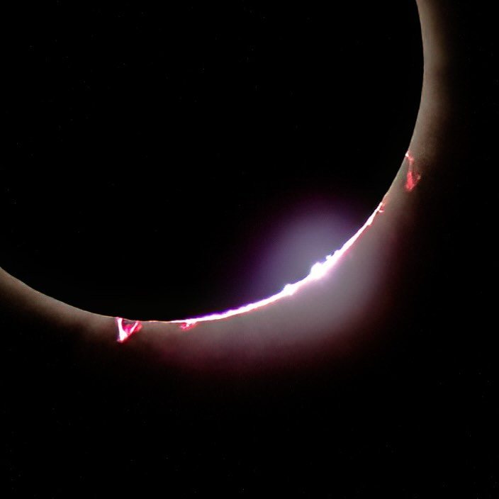 Diamond ring effect during a total solar eclipse